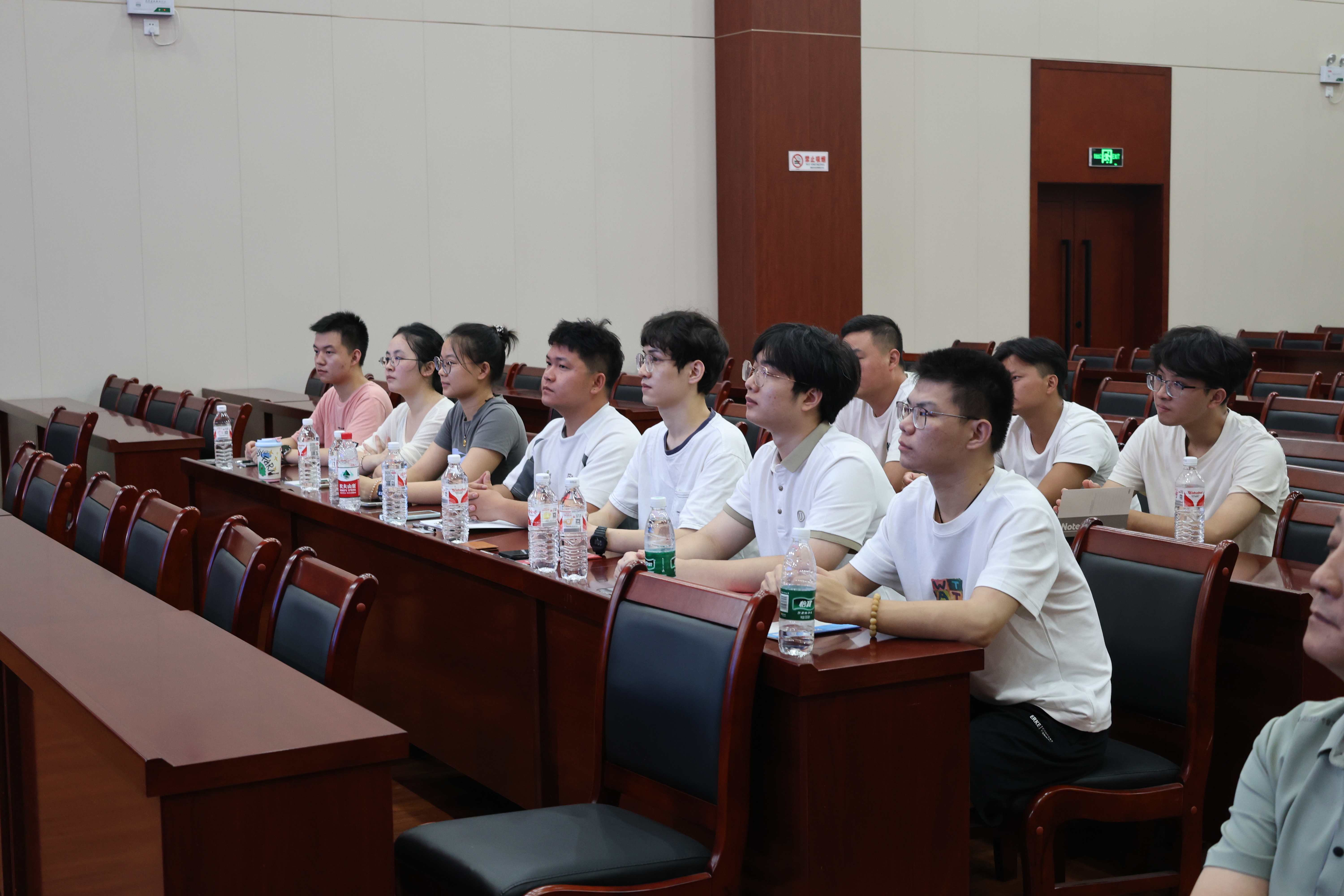 新員工.jpg 新員工.jpg